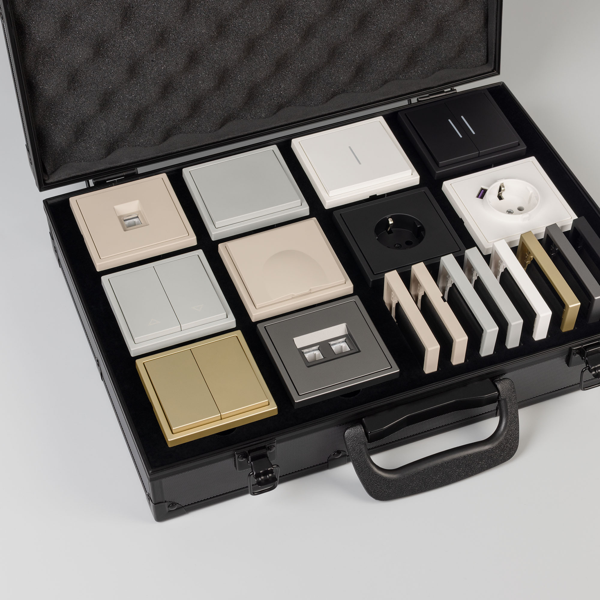 Демо-кейс WRA-CASE-MTL2-BK-V7