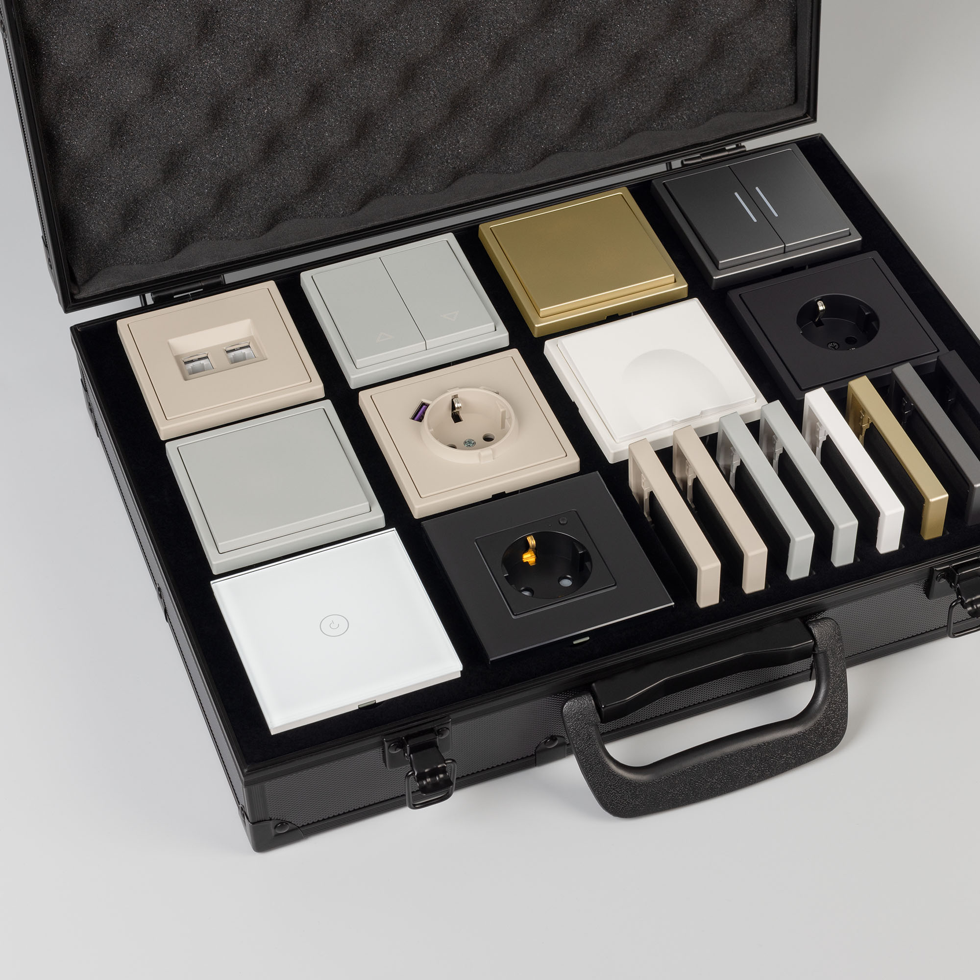 Демо-кейс WRA-CASE-MTL2-BK-V8