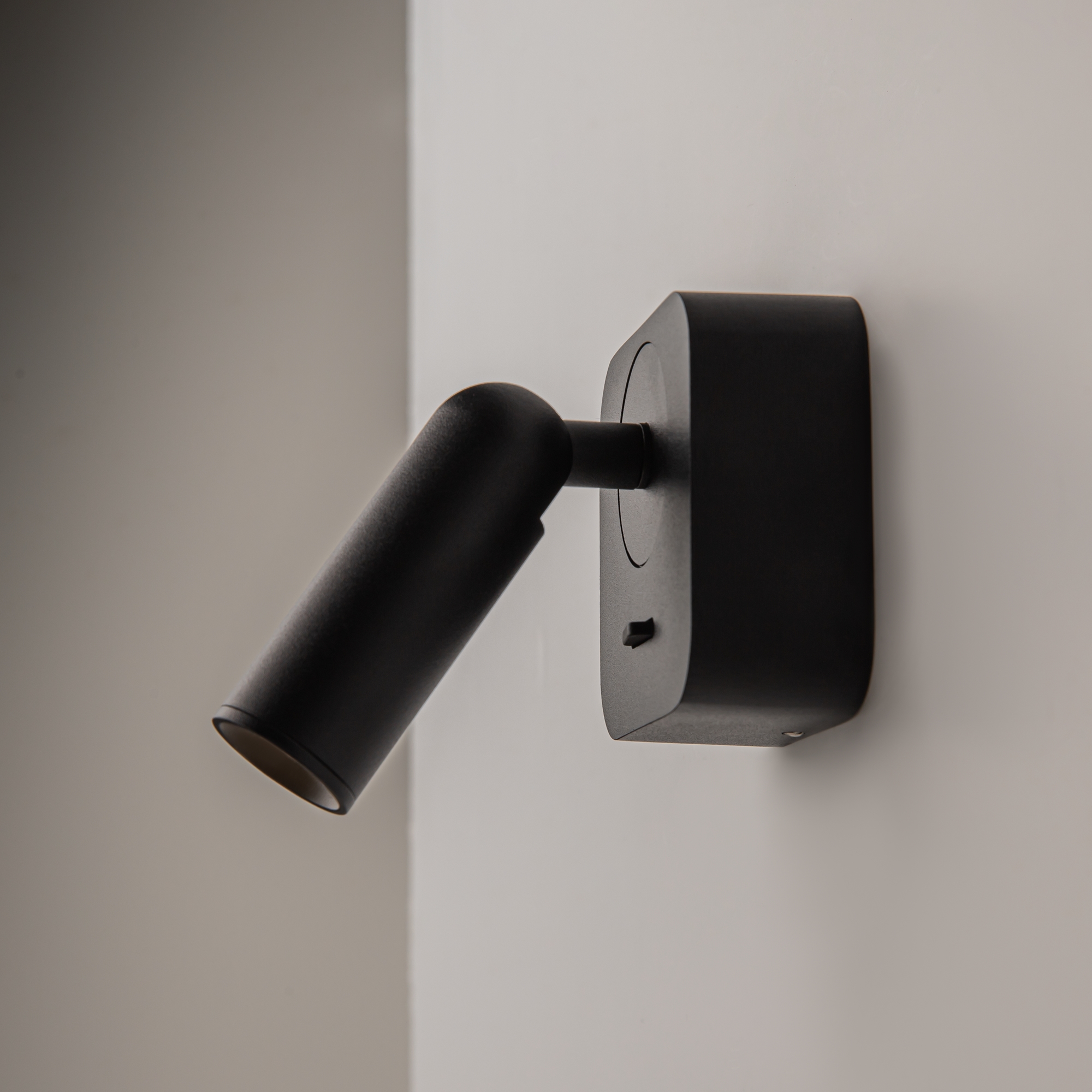 Настенный светильник (бра) Technical C039WL-L3B3K