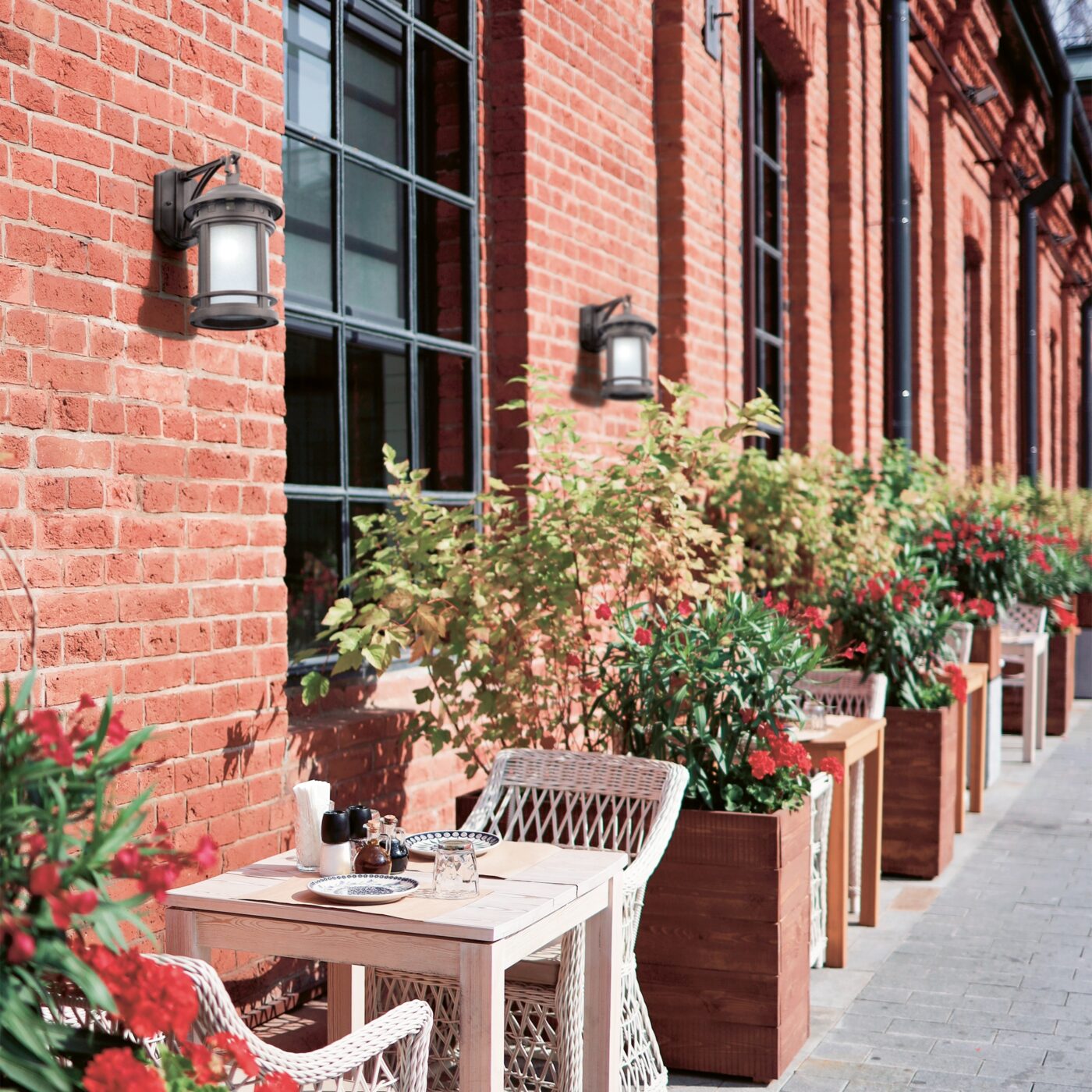 Уличный настенный светильник Outdoor O031WL-01BR